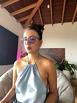 EmaSaenz online show from 02-01-25, 08:05