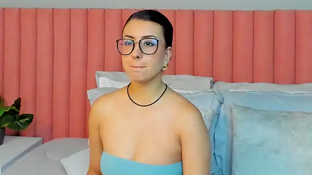 EmaSaenz online show from 04-07-26, 08:54