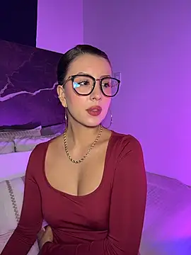 EmaSaenz online show from 10-11-25, 09:16