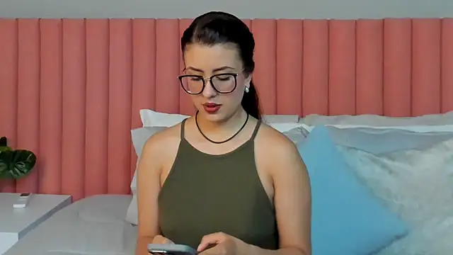 EmaSaenz online show from 04-01-26, 07:00