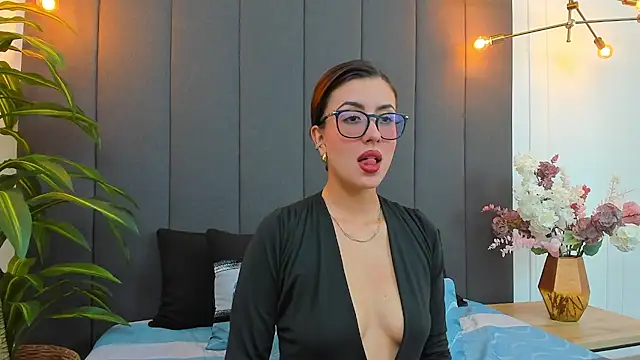 EmaSaenz online show from 02-07-25, 11:03