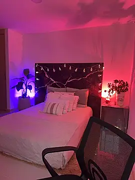 EmaSaenz online show from 02-12-26, 10:53