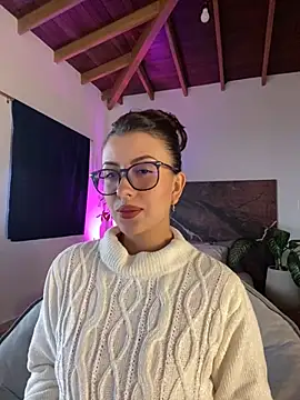 EmaSaenz online show from 02-05-25, 09:50