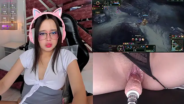 Ashley sa online show from 12-15-25, 05:35