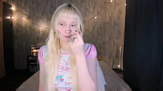 MariaMango online show from 12-15-25, 04:51