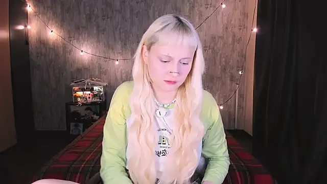 MariaMango online show from 11-25-25, 12:22