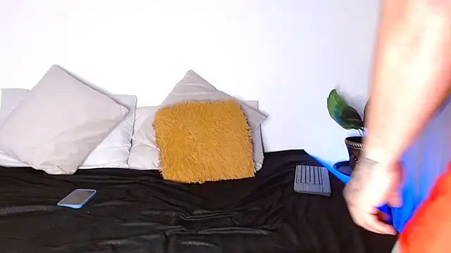 Snapshot of frank_myles chatting on 02-08-26, 08:39 frank myles online show from 02-08-26, 08:39