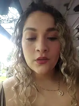 Sara smiiith211 online show from 04-15-26, 04:44