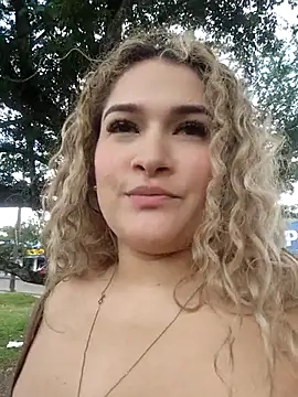 Sara smiiith211 online show from 01-09-26, 06:59