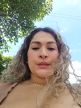 Sara smiiith211 online show from 04-12-26, 06:11