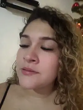 Sara smiiith211 online show from 12-05-25, 09:19