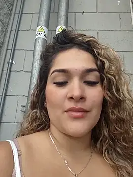 Sara smiiith211 online show from 10-26-25, 06:08