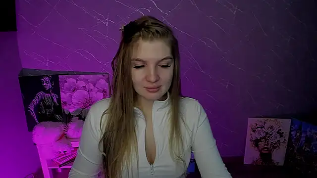 Snapshot of lily_williamss chatting on 05-15-26, 11:14 lily williamss online show from 05-15-26, 11:14
