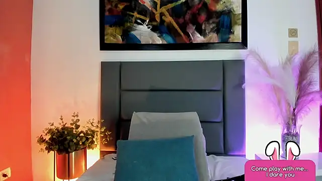 Emilywatsonn online show from 04-02-26, 12:40