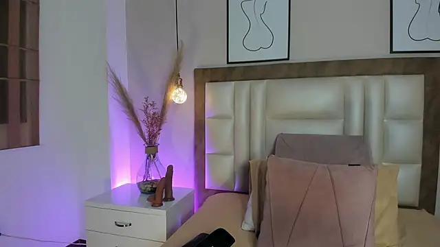 Emilywatsonn online show from 01-17-26, 12:37