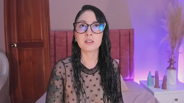 Emilywatsonn online show from 03-04-26, 12:29