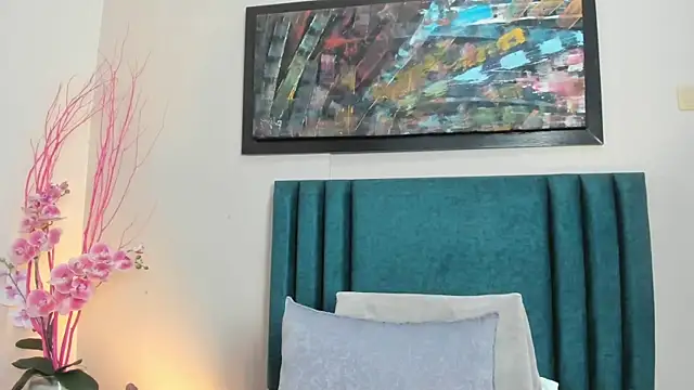 Emilywatsonn online show from 12-04-25, 12:31