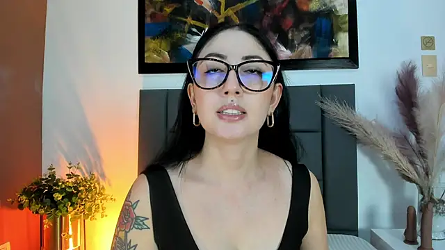 Emilywatsonn online show from 03-25-26, 12:11