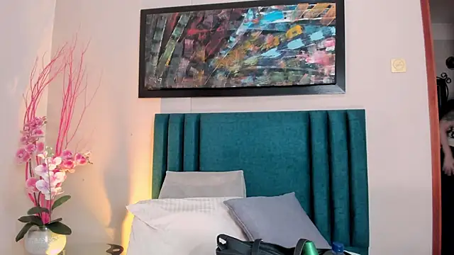 Emilywatsonn online show from 12-21-25, 02:19