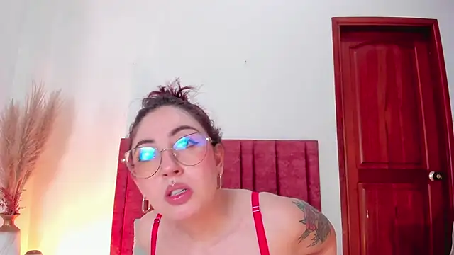 Emilywatsonn online show from 09-12-25, 12:33
