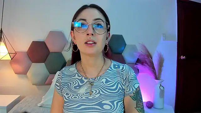 Emilywatsonn online show from 09-23-25, 12:50