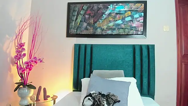 Emilywatsonn online show from 11-30-25, 02:07