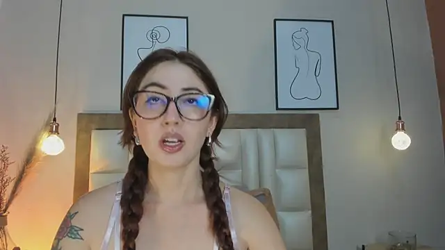 Emilywatsonn online show from 11-20-25, 12:33