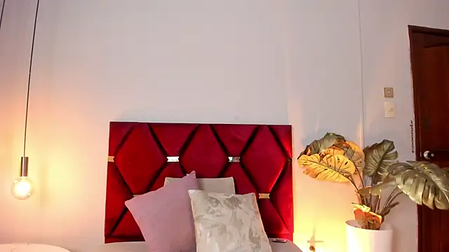 Emilywatsonn online show from 02-14-26, 11:38