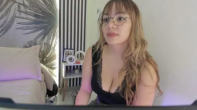 Samaantha-White online show from 03-27-26, 11:44