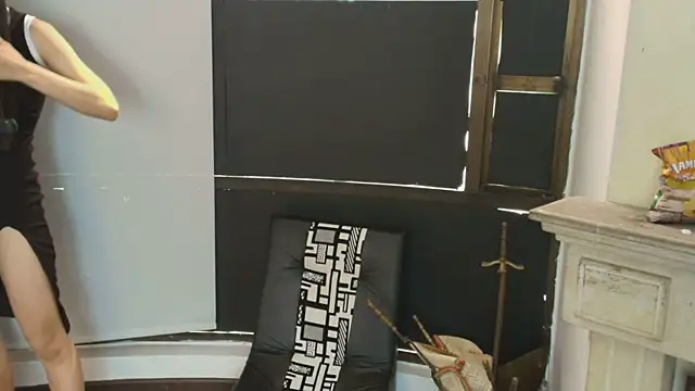 Snapshot of Ambarross chatting on 02-12-25, 07:13 Ambarross online show from 02-12-25, 07:13