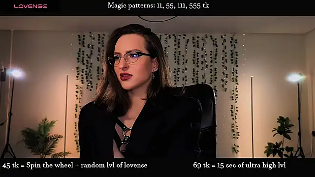 Snapshot of Alicia_x_art chatting on 06-13-26, 06:39 Alicia x art online show from 06-13-26, 06:39
