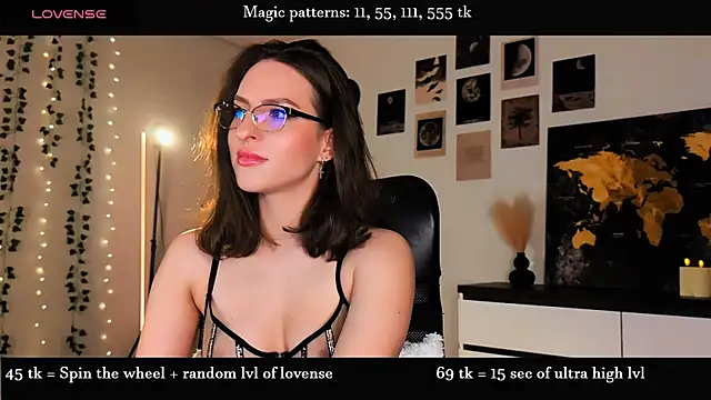 Snapshot of Alicia_x_art chatting on 06-07-26, 05:40 Alicia x art online show from 06-07-26, 05:40