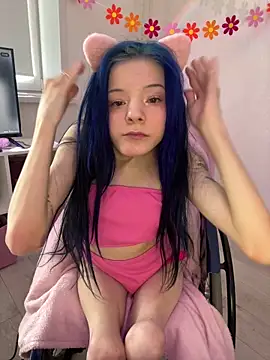 MiniSophiaa online show from 04-13-26, 08:07