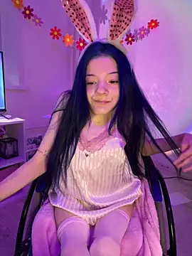 MiniSophiaa online show from 04-04-26, 08:32