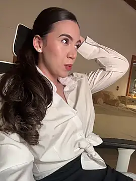 Amelia Rouse online show from 12-17-25, 09:31