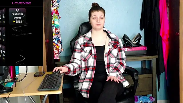 TreeJeanne online show from 12-21-25, 03:47