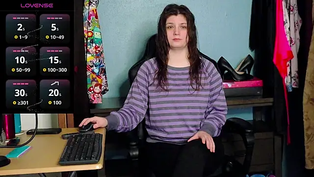 TreeJeanne online show from 12-22-25, 03:23