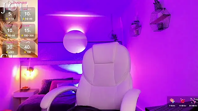 Snapshot of Melanie_silver_ chatting on 03-08-25, 10:24 Melanie silver online show from 03-08-25, 10:24