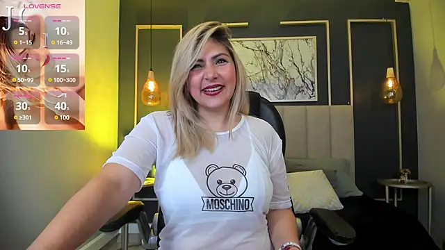 Snapshot of Melanie_silver_ chatting on 02-20-25, 10:04 Melanie silver online show from 02-20-25, 10:04