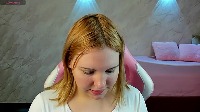 Snapshot of Stacy_Luv chatting on 02-02-26, 09:08 Stacy Luv online show from 02-02-26, 09:08