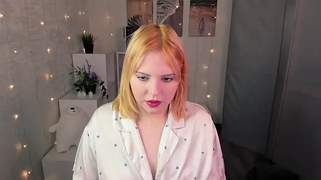 Stacy Luv online show from 10-27-25, 03:40