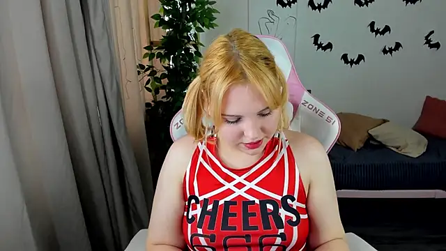 Stacy Luv online show from 10-31-25, 04:20