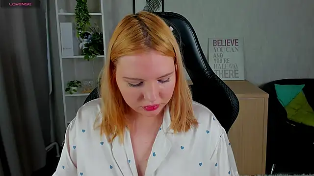 Snapshot of Stacy_Luv chatting on 02-11-26, 09:20 Stacy Luv online show from 02-11-26, 09:20