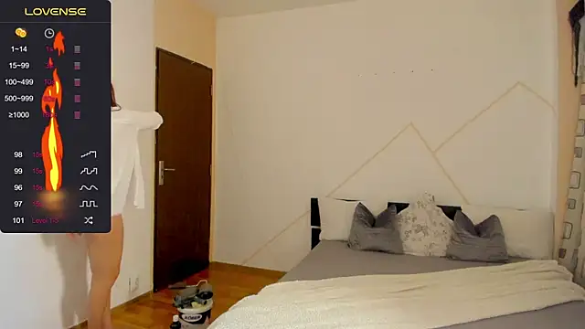 Snapshot of EvaWhisper chatting on 03-04-25, 08:57 EvaWhisper online show from 03-04-25, 08:57