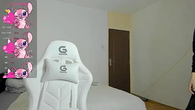 Snapshot of EvaWhisper chatting on 02-11-25, 09:20 EvaWhisper online show from 02-11-25, 09:20