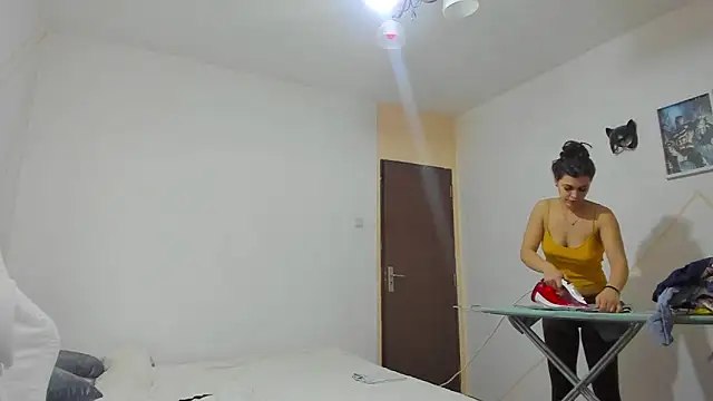 Snapshot of EvaWhisper chatting on 02-04-25, 09:07 EvaWhisper online show from 02-04-25, 09:07