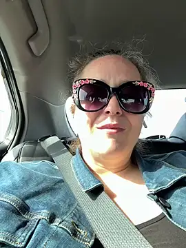 sylviahhh online show from 05-17-26, 01:00