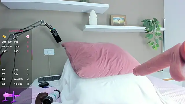 ashley nicoll online show from 11-02-25, 01:38