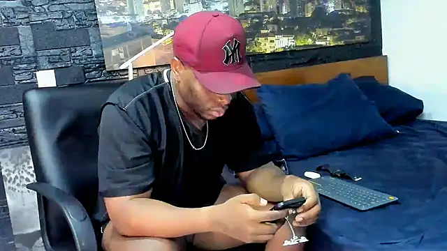 Snapshot of thomas_santtos1 chatting on 03-11-25, 02:42 thomas santtos1 online show from 03-11-25, 02:42