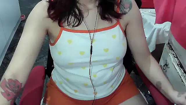 Snapshot of ManuEscarlate13 chatting on 02-19-26, 05:04 ManuEscarlate13 online show from 02-19-26, 05:04